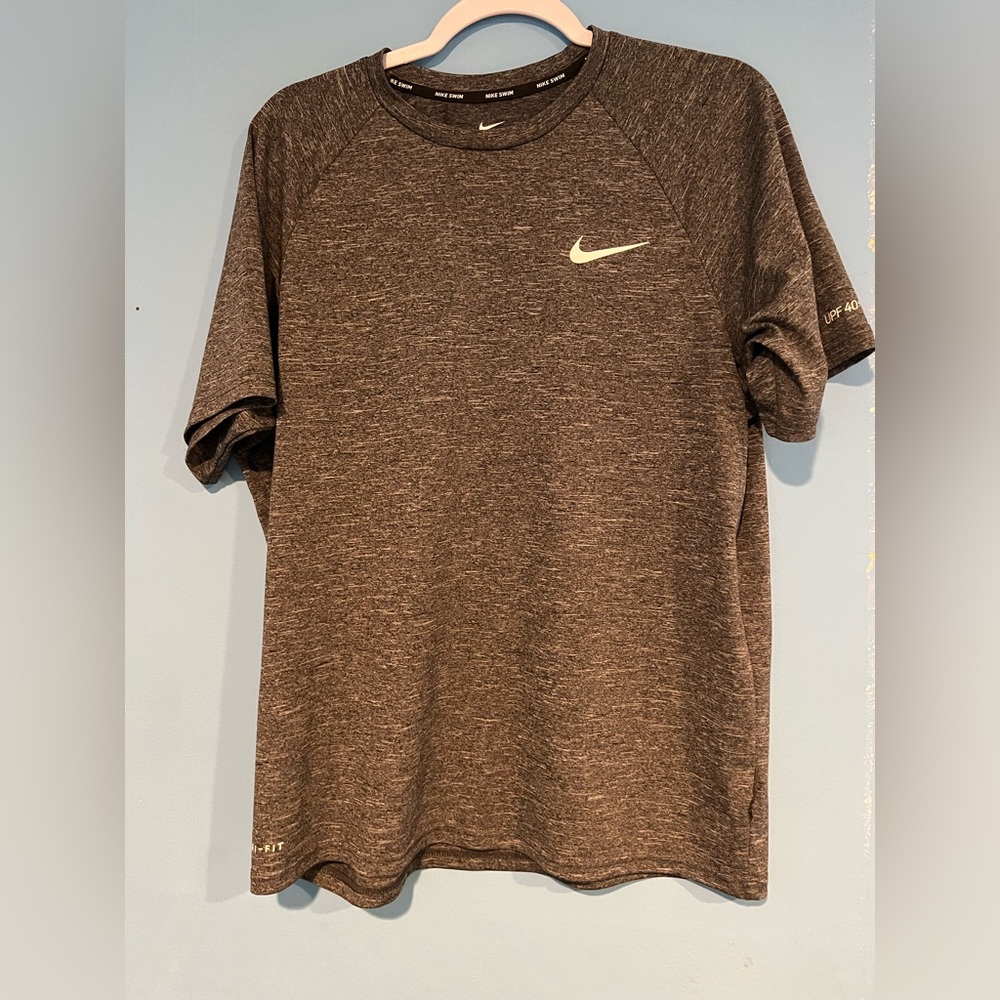Men’s Nike swim drifit t-shirt size L